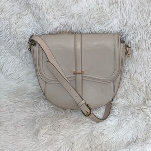 EUC Nordstrom crossbody bag cream leather,snap closure adjustable strap
